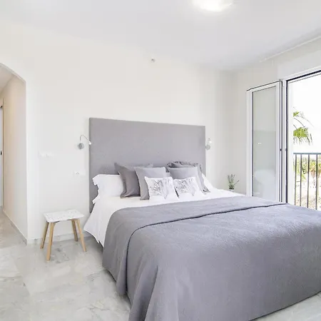 Apartment Vacation I El Dorado, 10 Minutes Walking To Puerto Banus, Great Views, Golf Valley, Swimming Pool, Beach And Views Marbella
